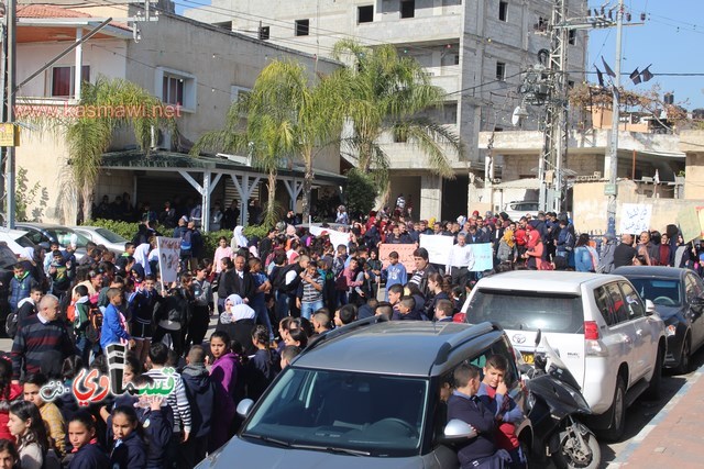 فيديو: رئيس البلدية في المسيرة التضامنية مع الاستاذ طارق ورسالة الى الشرطة  تحصيلكم وانجازاتكم في السنوات الاخيرة صفر   